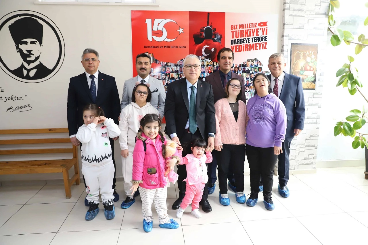 Sivas Valisi Özel Çocuklarla Bir Arada