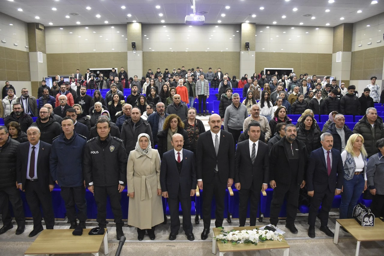 Aşık Veysel Ölümünün 52'nci Yılında Törenle Anıldı