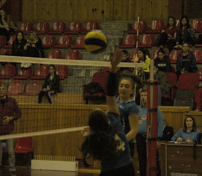 KULÜPLÜ VOLEYBOL MAÇLARINA DEVAM EDİLİYOR