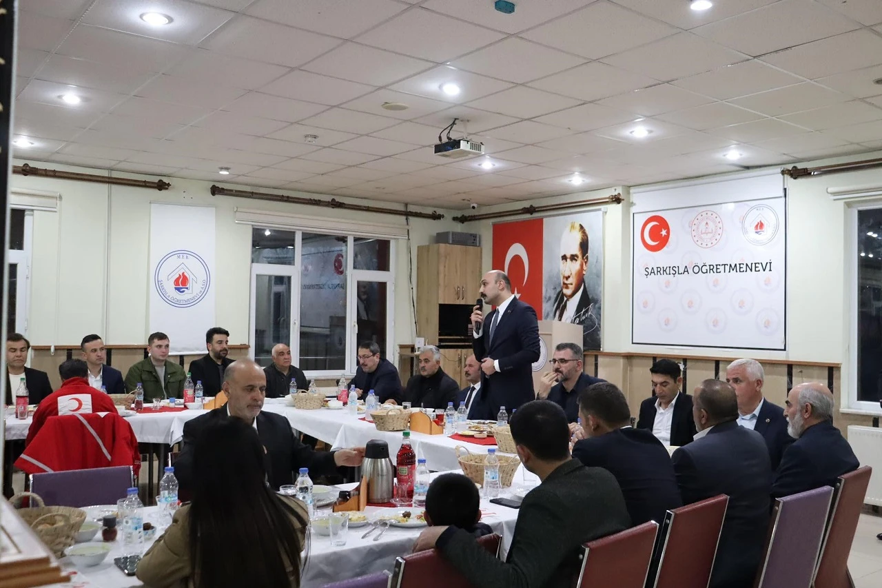 Sivas'ta Yetim ve Öksüz Çocuklar İçin İftar