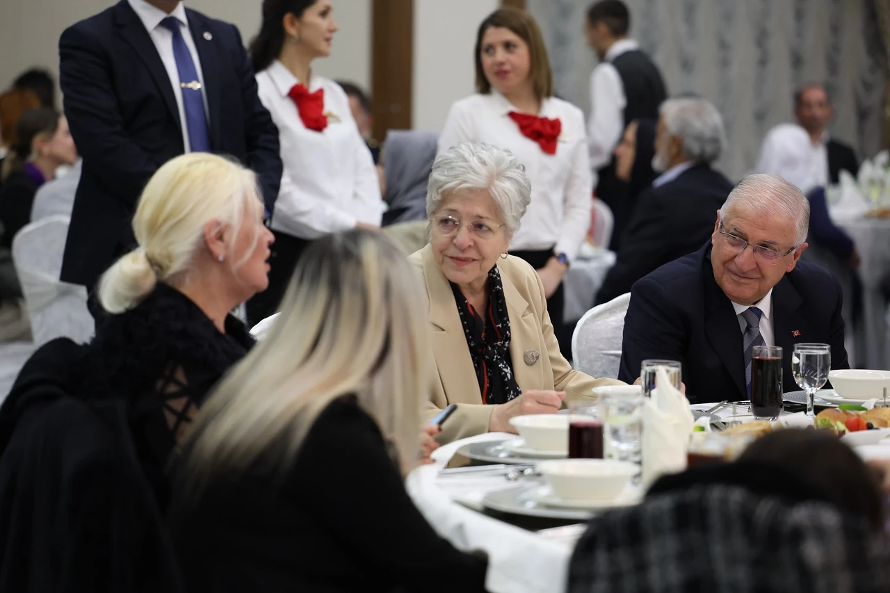 Terör örgütü derhâl ve koşulsuz olarak silahlarını teslim etmelidir