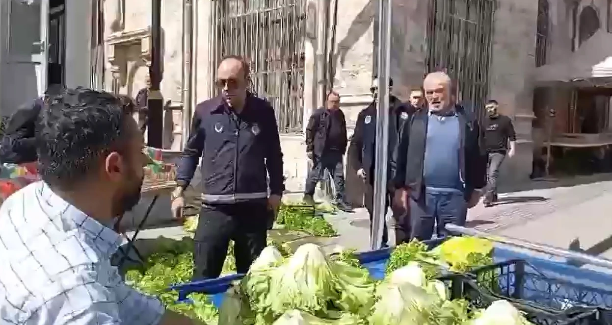 Sivas'ta Seyyar Satıcı Çılgına Döndü