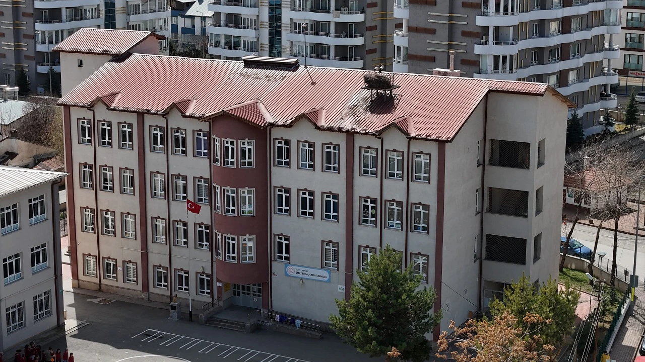 Sivas’ın ‘Leylekli Okulu’ Misafirlerine Kavuştu   