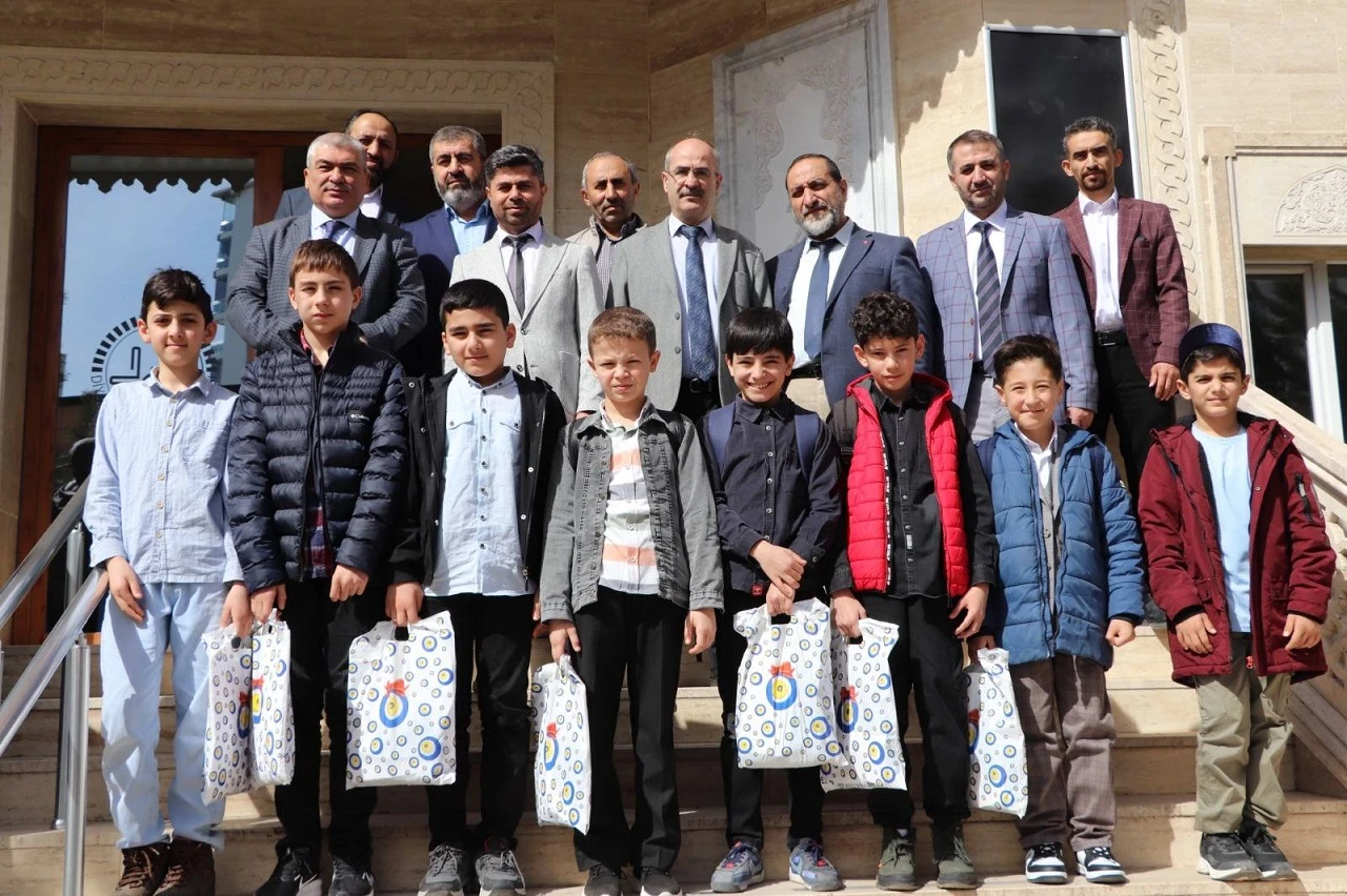 Sivas’ta Hafızlıklarını Tamamlayan Öğrencilere Ödül