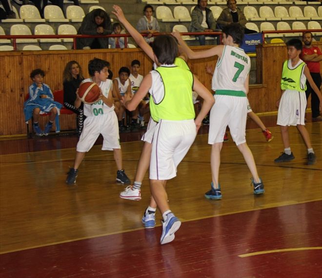 BASKETBOLA İKİ MAÇLA DEVAM EDİLECEK
