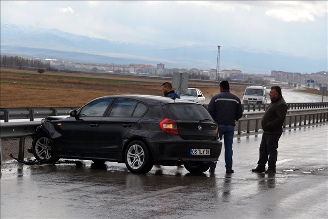 ŞARKIŞLA´DA TRAFİK KAZASI : 1 YARALI