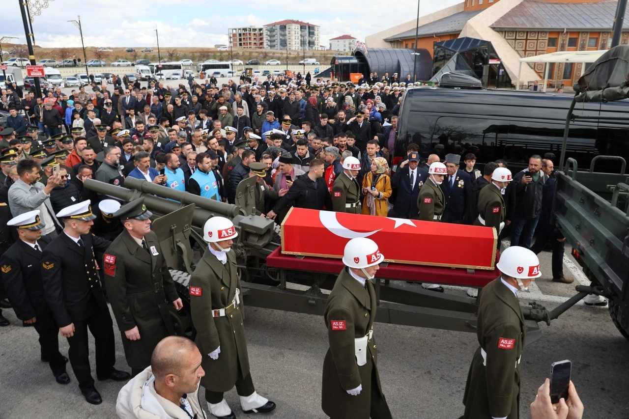 Sivas Şehidini Son Yolculuğuna Uğurladı