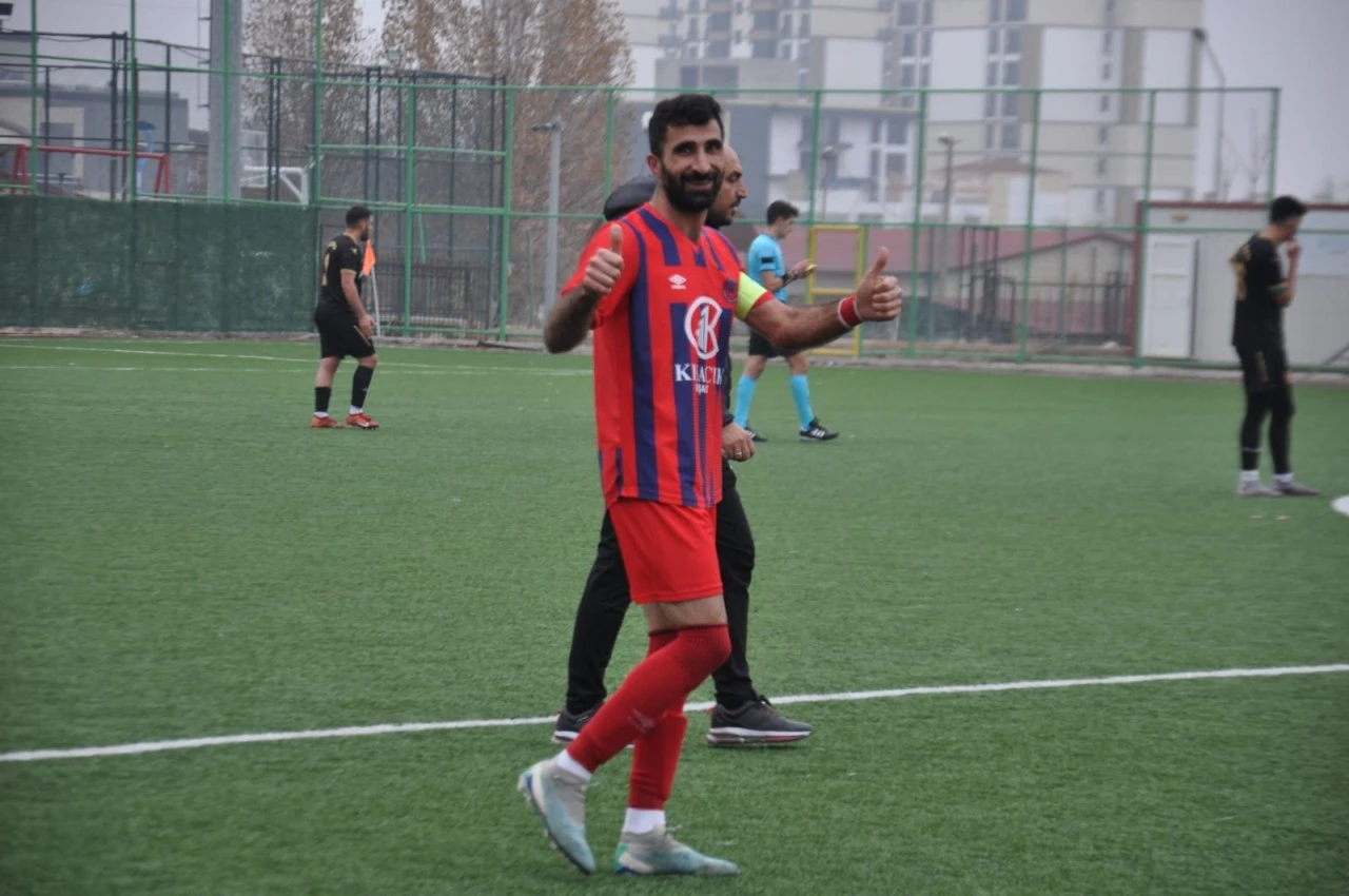 Hüseyin Ateş Zirvede