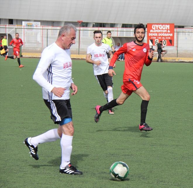 24 YIL SONRA YENİDEN SAHALARDA