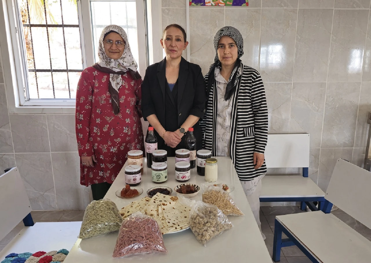 Depremzede kadınlar 70 çeşit ürün üretiyor