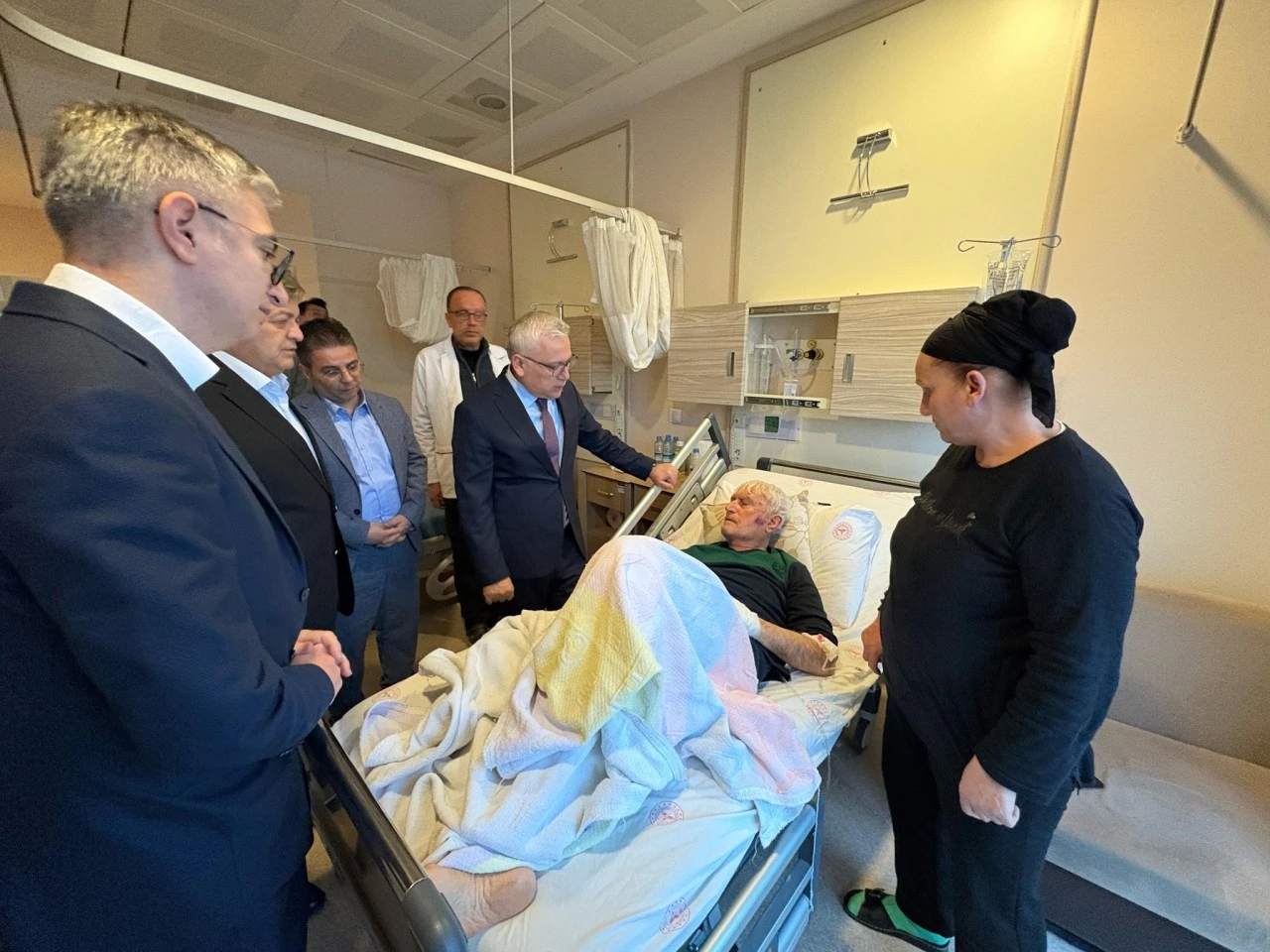 Sivas Valisinden Otobüs Kazasında Yaralananlara Ziyaret