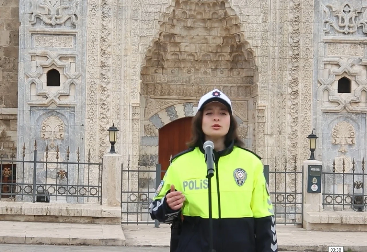 Sivas Polisinden “Mağusa Limanı” Türküsü