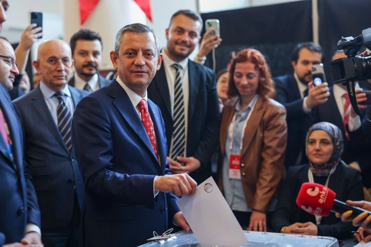 Özgür Özel Yeniden CHP Genel Başkanı Oldu