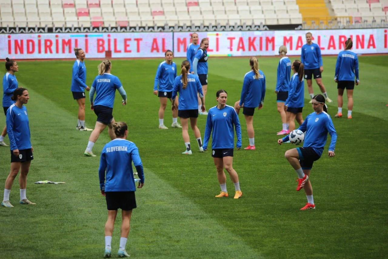 Slovenya Sivas’ta İdman Yaptı