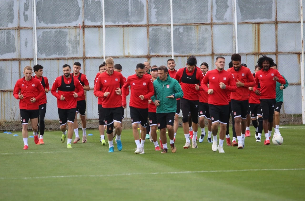Sivasspor Fenerbahçe’ye Bileniyor