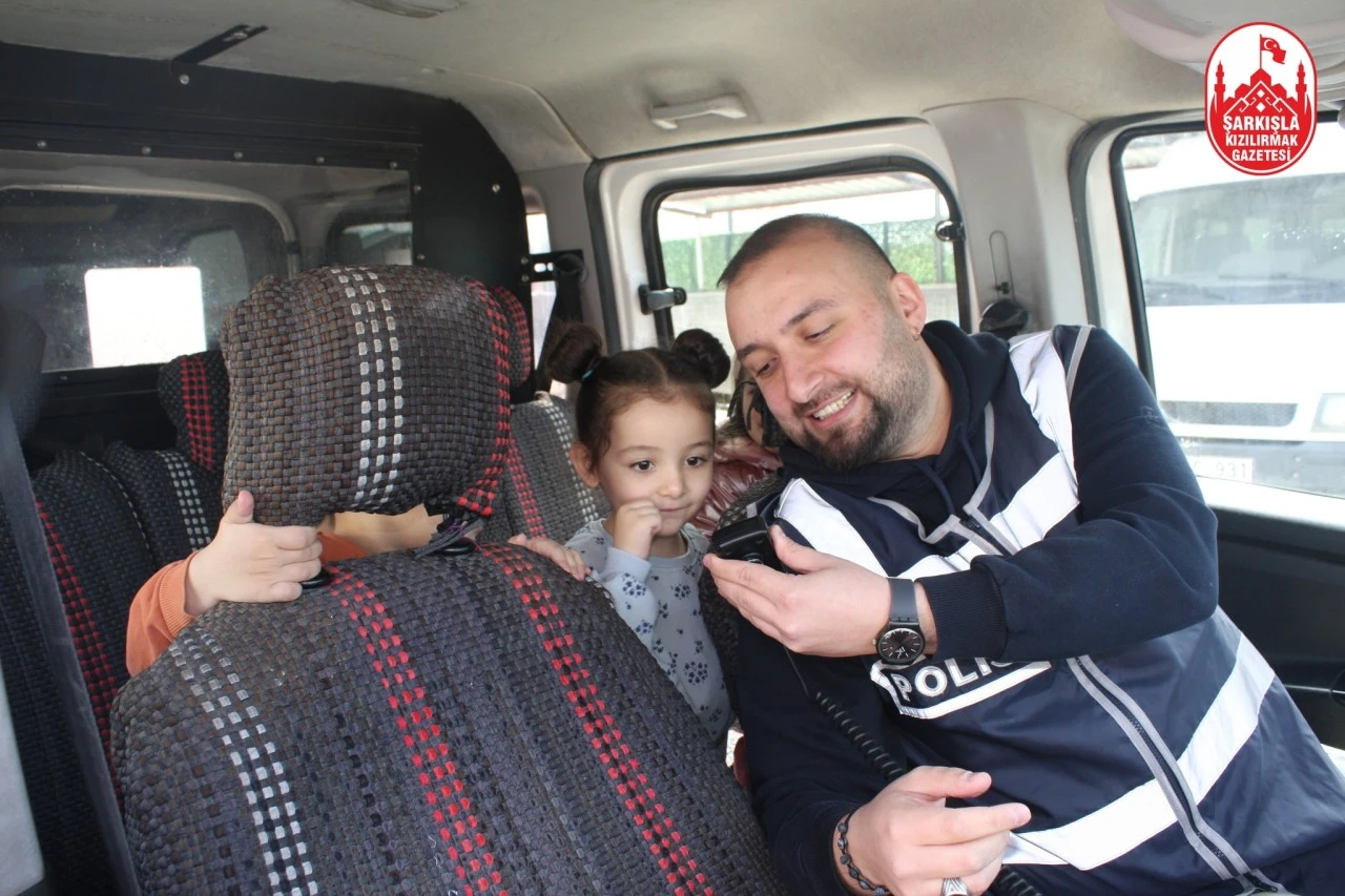 Sivas’ta Anaokulu Öğrencileri Polisleri Ziyaret Etti