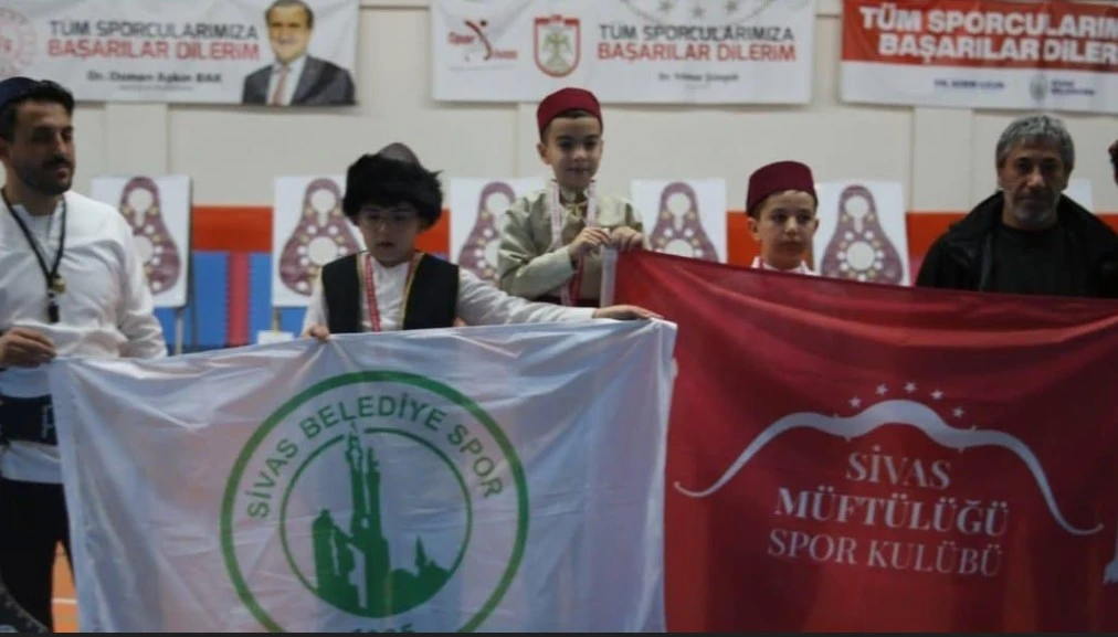Sivas'ta Minik Öğrenciler Gururlandırdı