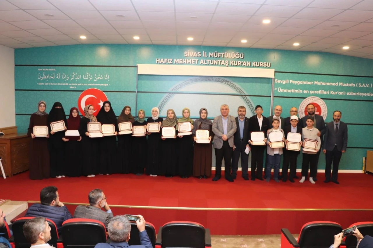 Sivas’ta Hafızlar Belgelerini Aldı
