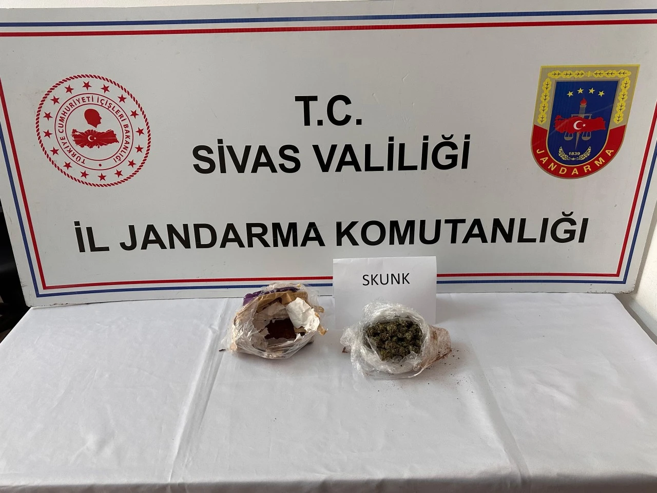 Sivas'ta 100 Gram Skunk Ele Geçirildi