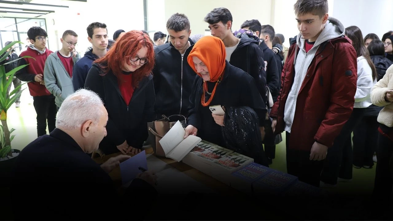 Yazar Vakkasoğlu’ndan Sivas'ta Söyleşi