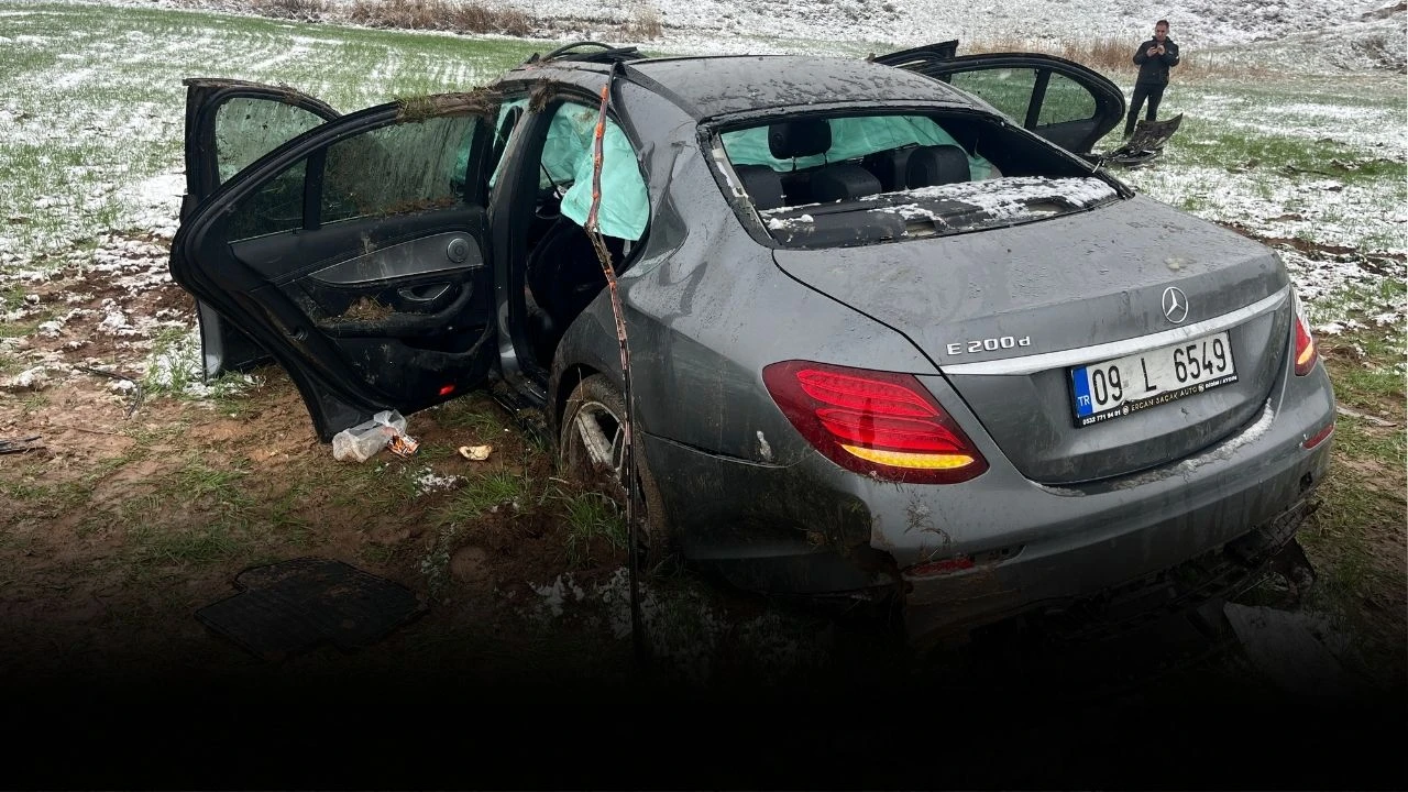 Otomobil Tarlaya Uçtu: 3 Yaralı
