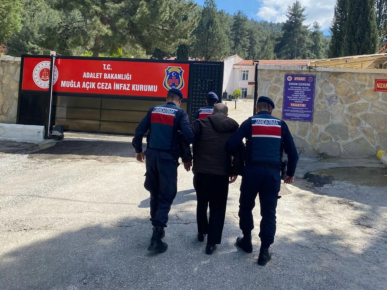 24 yıl hapisle aranan firari, evinde yakalandı