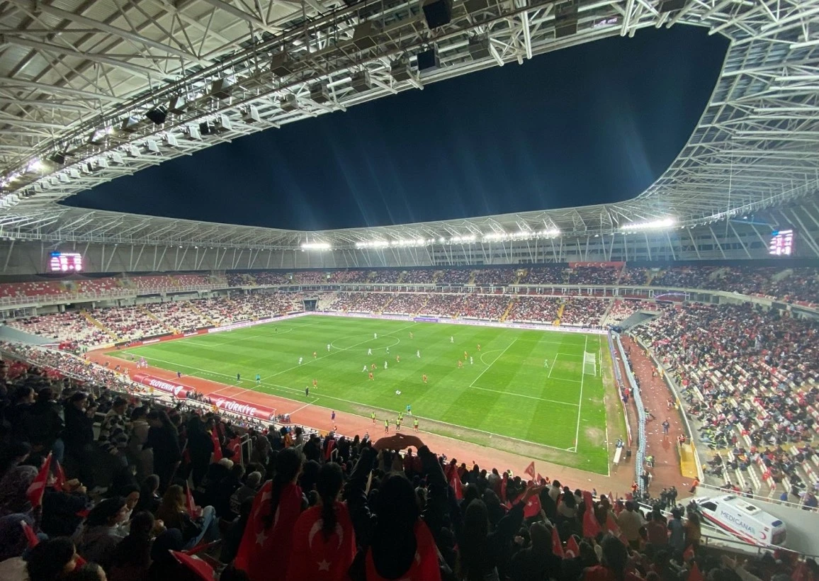 Sivasspor - Fenerbahçe Maçında Satılan Bilet Sayısı Belli Oldu 