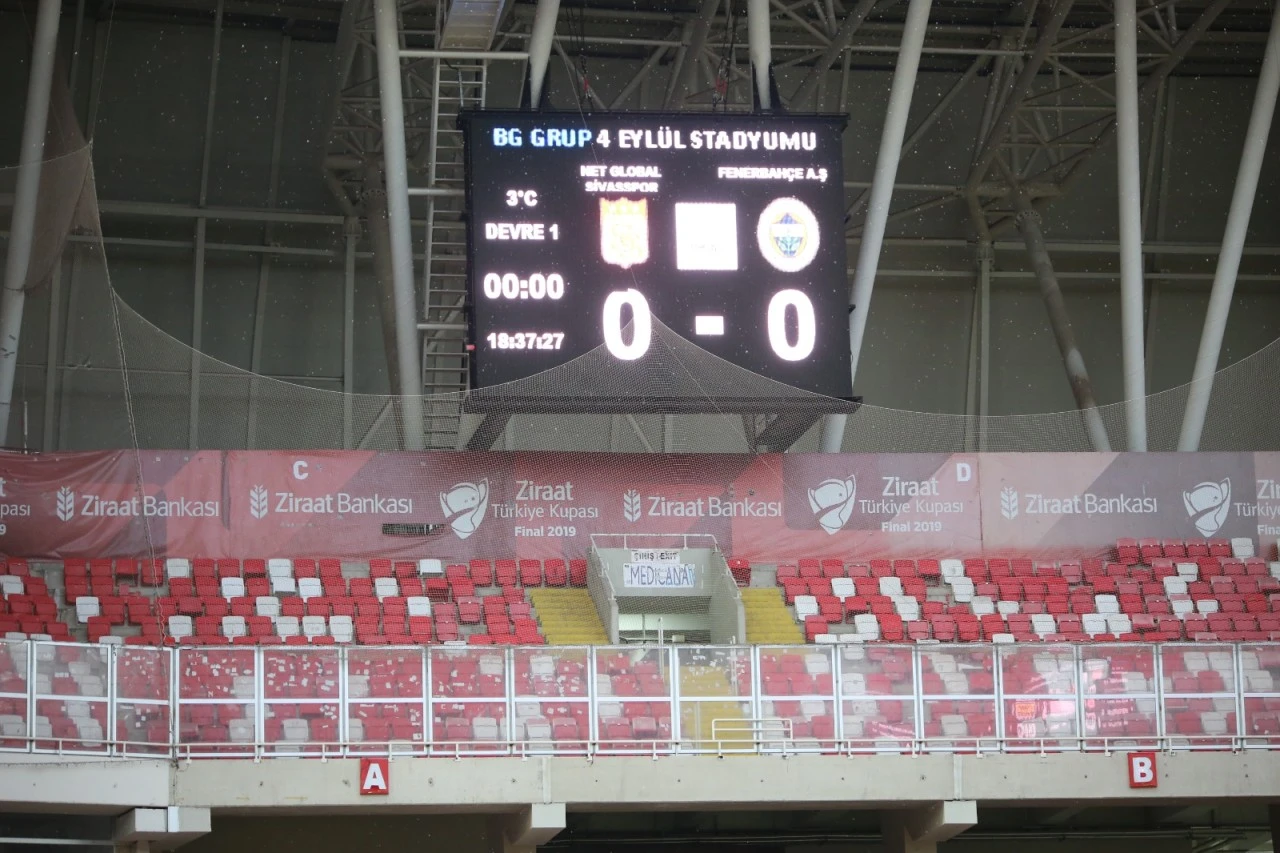 Sivas'ta O Tribün Boş Kaldı