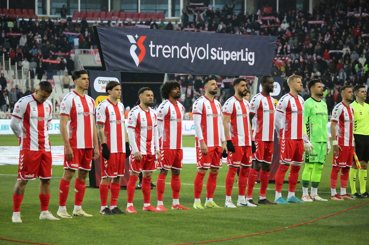 Sivasspor Ligdeki 15. Yenilgisini Aldı