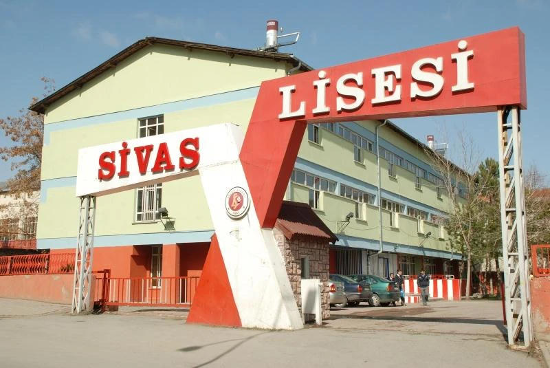 Sivas Lisesi Mezunları da Tepki Gösterdi!