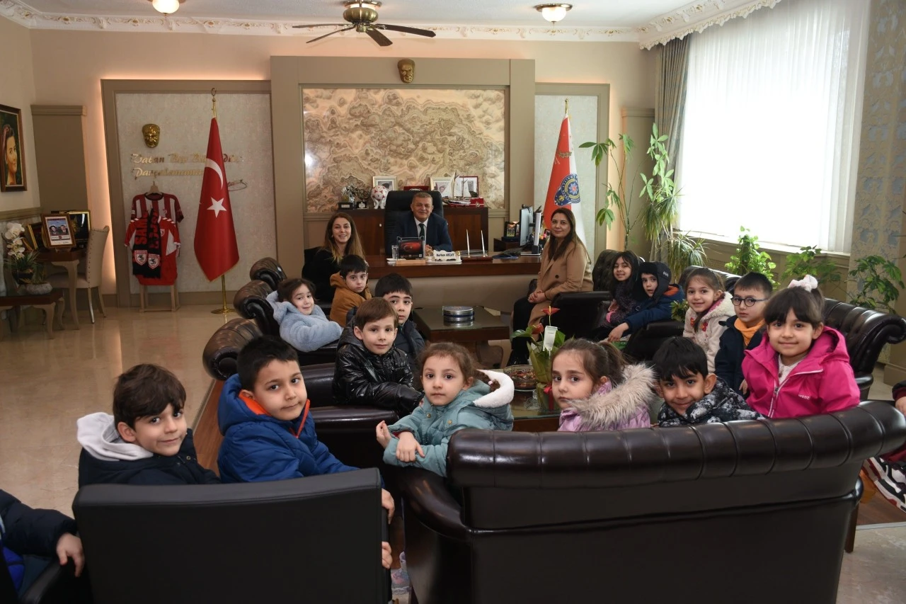 Sivas'ta Miniklerden Polis Teşkilatına Anlamlı Ziyaret