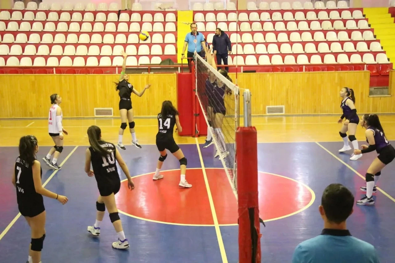 Sivas’ta Voleybol Rüzgarı Esti