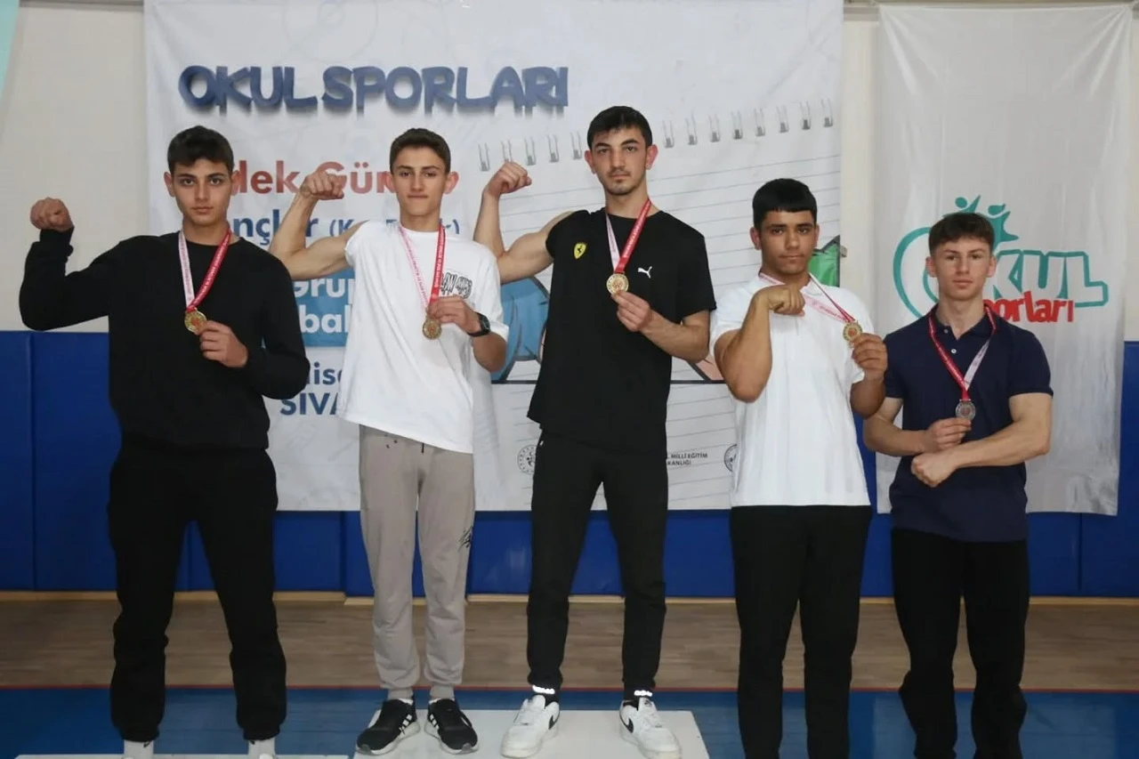 Şehit Adem Çelik Anadolu Lisesi'nden Büyük Başarı