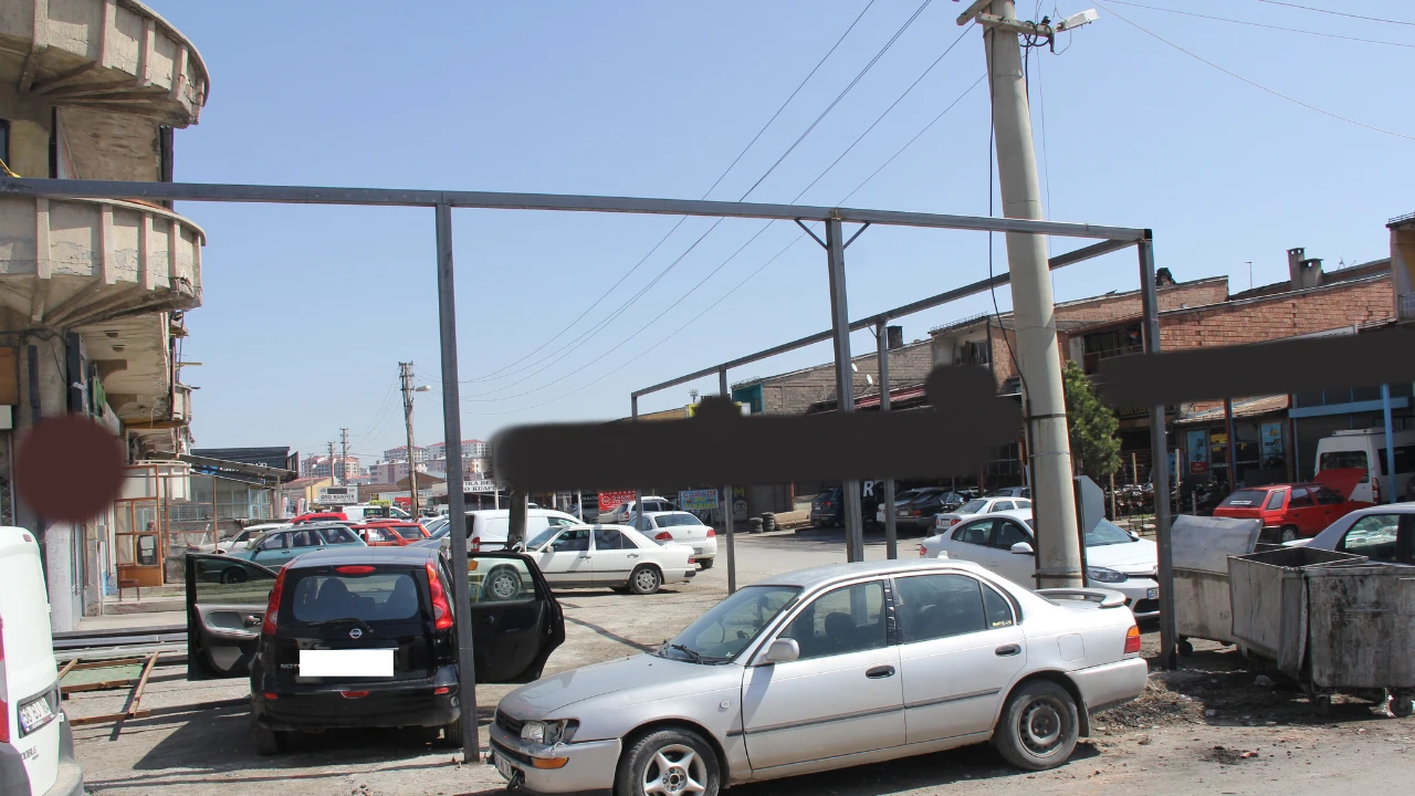 Dükkanlar Taştı Direkler İçeride Kaldı!