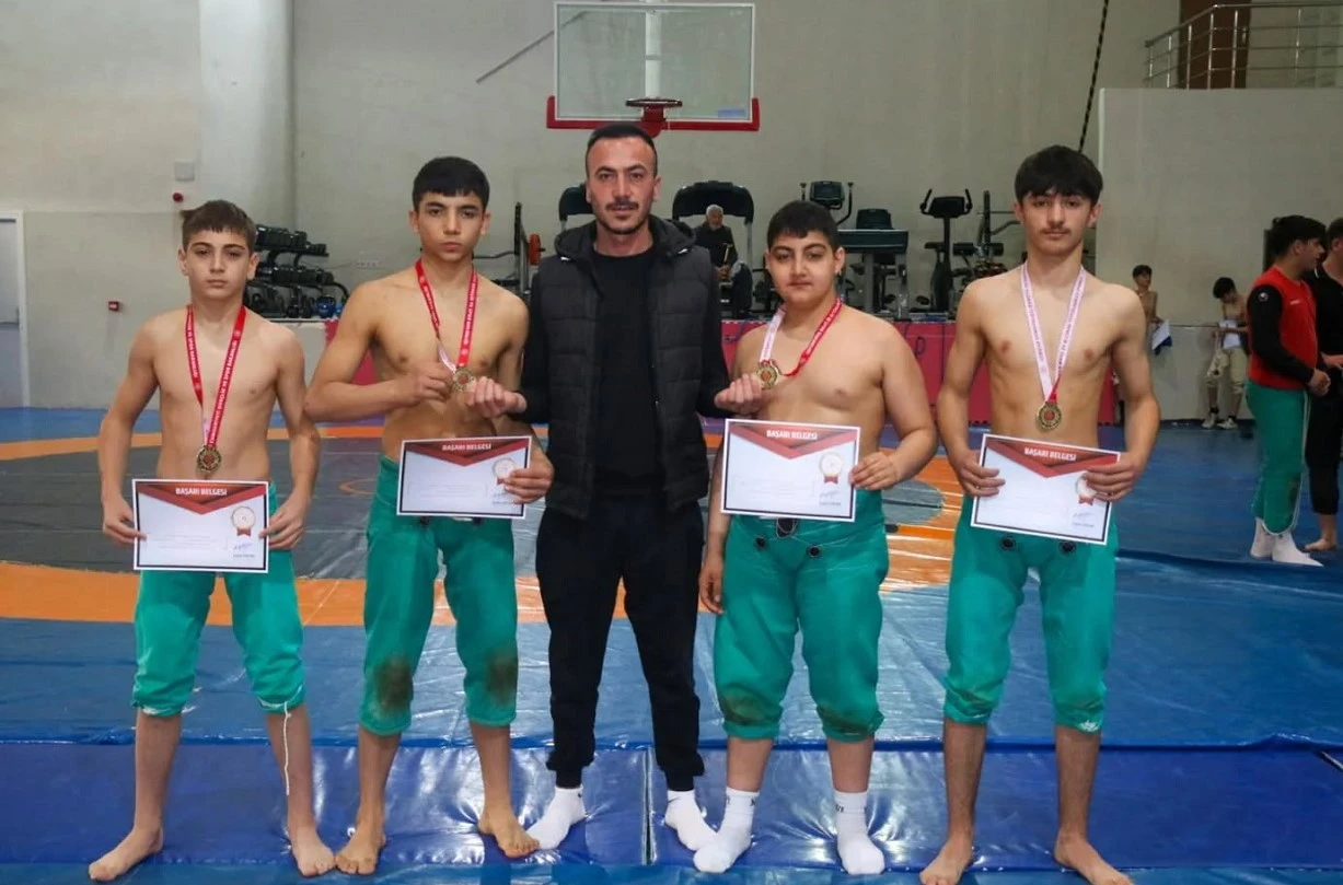 Sivas’ta Karakucak Güreşleri Rüzgarı