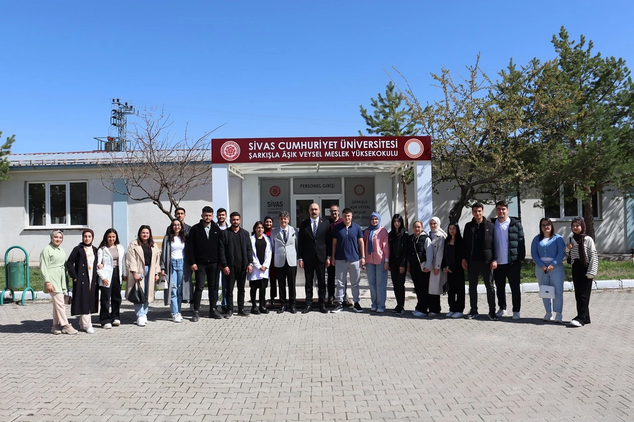 Şarkışla Kaymakamı öğrencilerle bir araya geldi