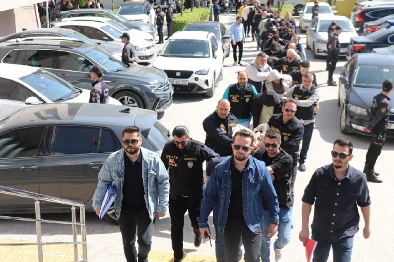Dolandırıcılık yapan 68 şüpheli adliyeye sevk edildi   
