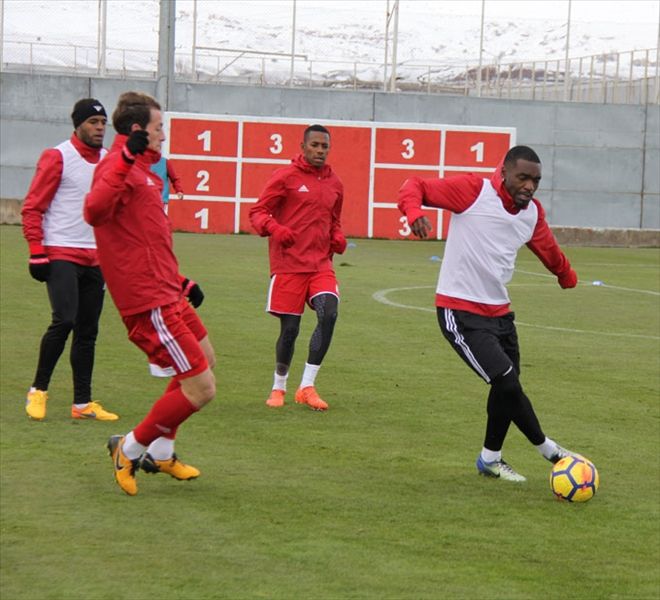 5 FUTBOLCU MİLLİ TAKIMLARDA