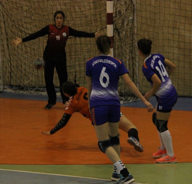 KADINLAR 2 PUAN İÇİN GİDİYOR