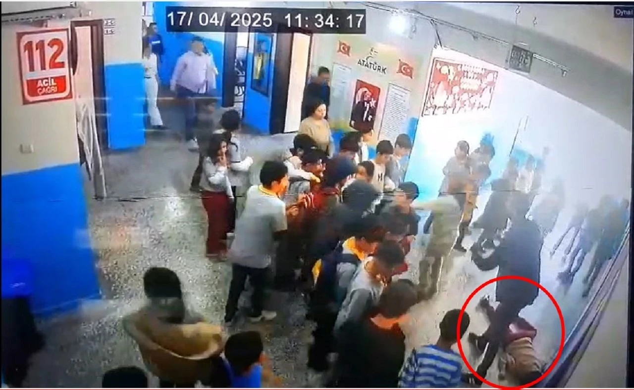 Dili boğazına kaçan öğrenciyi müdür yardımcısı kurtardı