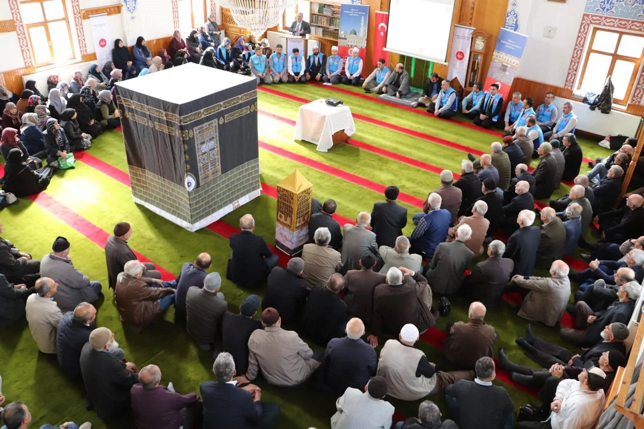 Sivas’ta Hacı Adaylarına  Eğitim Semineri