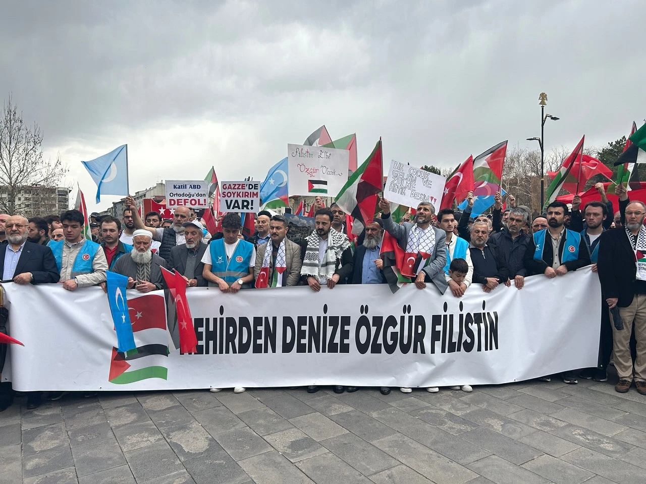 Sivas’ta Tabutlarla Katliama Dikkat Çekildi