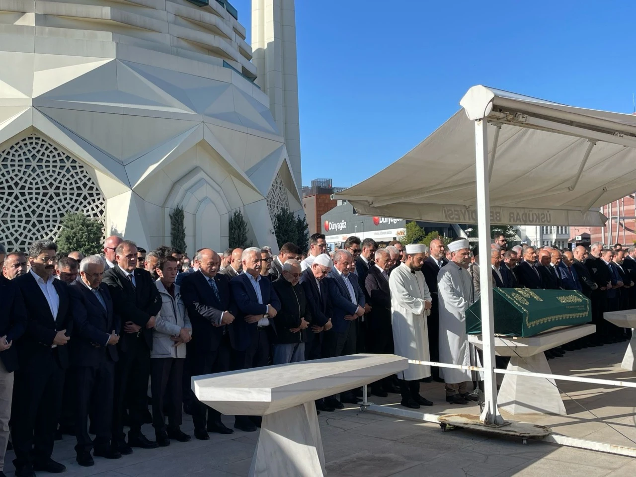 İsmet Yılmaz'ın Vefat Eden Ağabeyi Toprağa Verildi