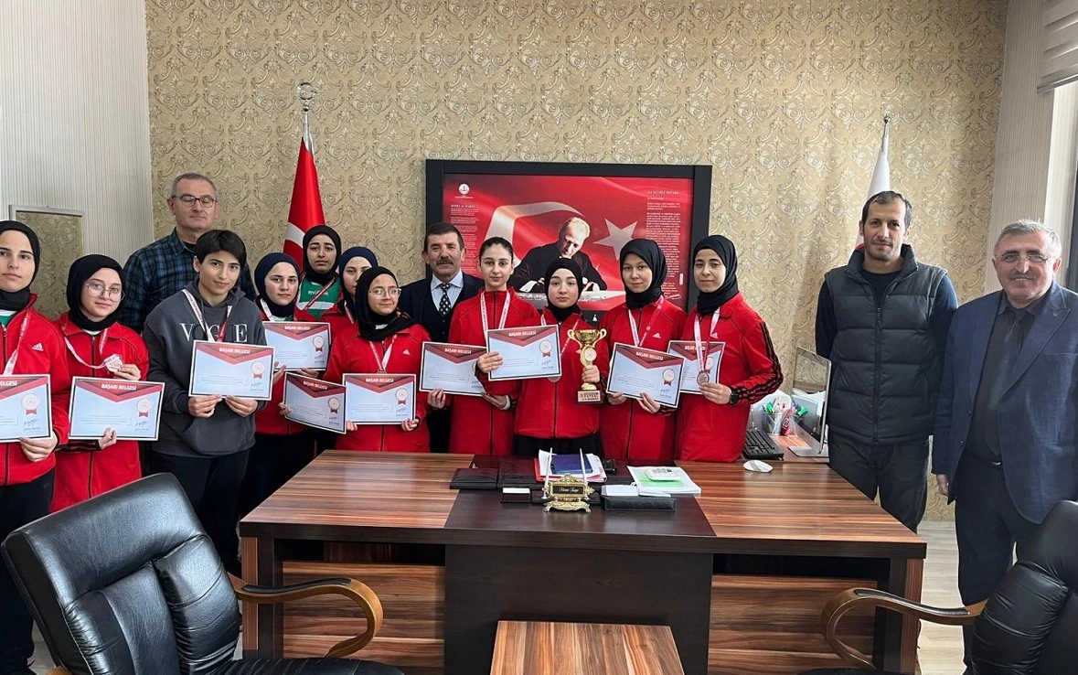 Sivas Kız Anadolu İmam Hatip Gümbür Gümbür