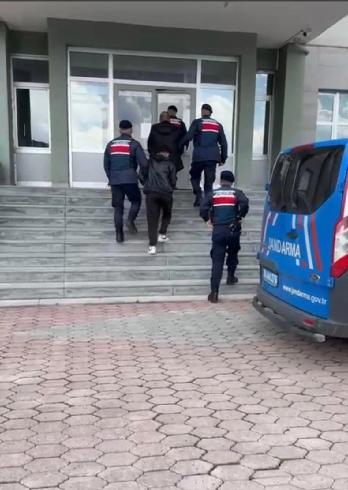 Sivas'ta Göçmen Kaçakçılığı Operasyonu: 3 Tutuklama