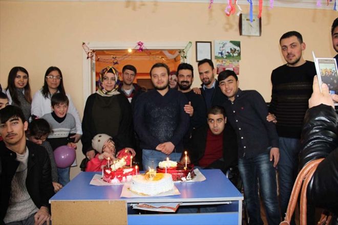 AK GENÇLERDEN ENGELLİLERE DOĞUM GÜNÜ KUTLAMASI