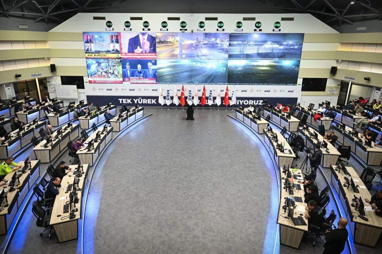 Bakan Kacır: "Depremle ilgili gelişmeler takip ediliyor"