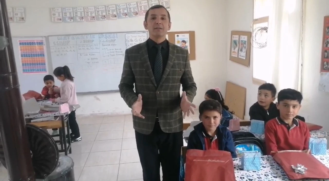 Sivas’ta Muhtar Yıldırım’dan Çocukları Sevindirecek Yardım