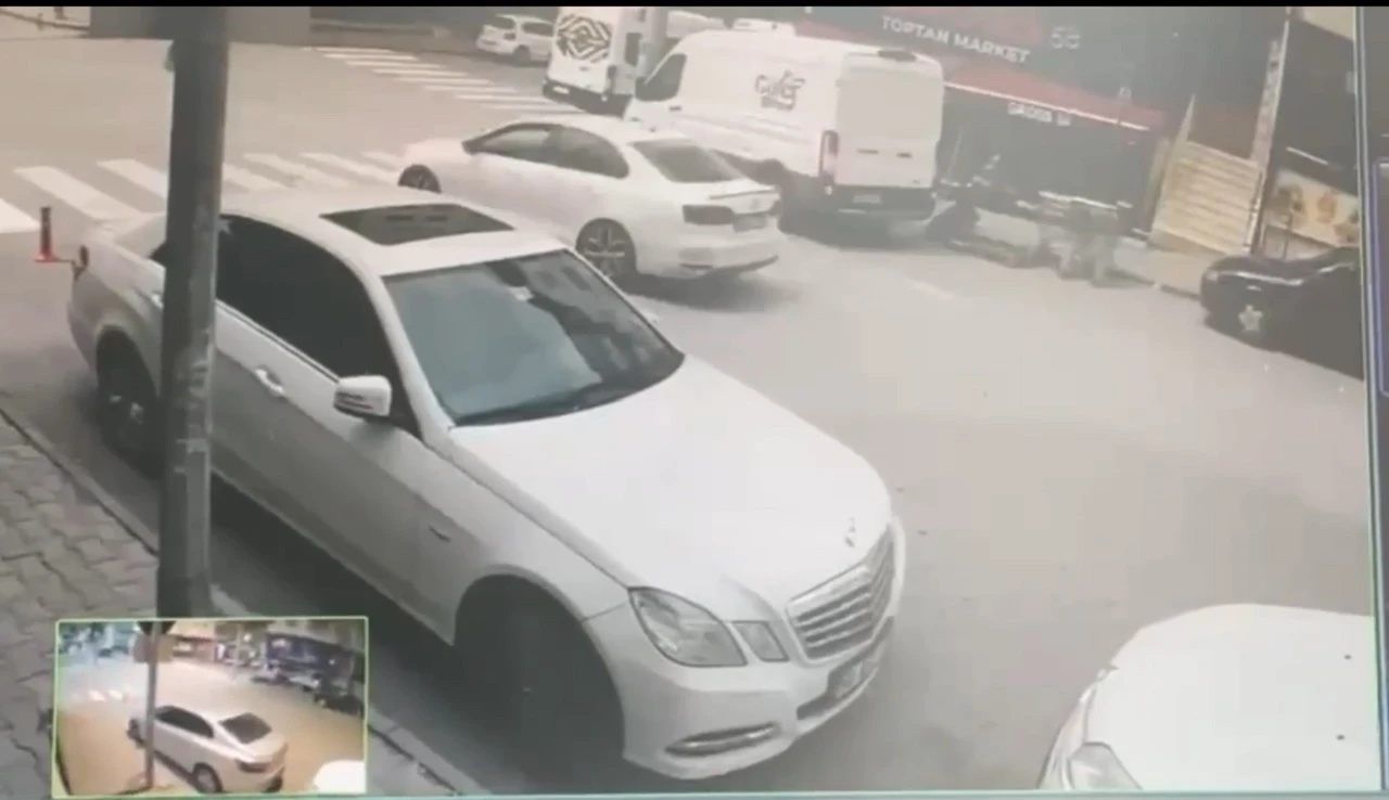 Sivas'ta Otomobillerin Çarpıştığı Kaza Kamerada
