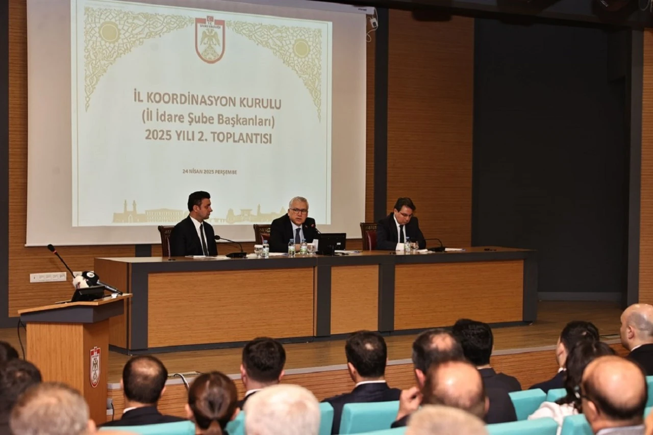 Sivas Valisi Yılmaz Şimşek Belediye Başkanlarına Görevlerini Hatırlattı!
